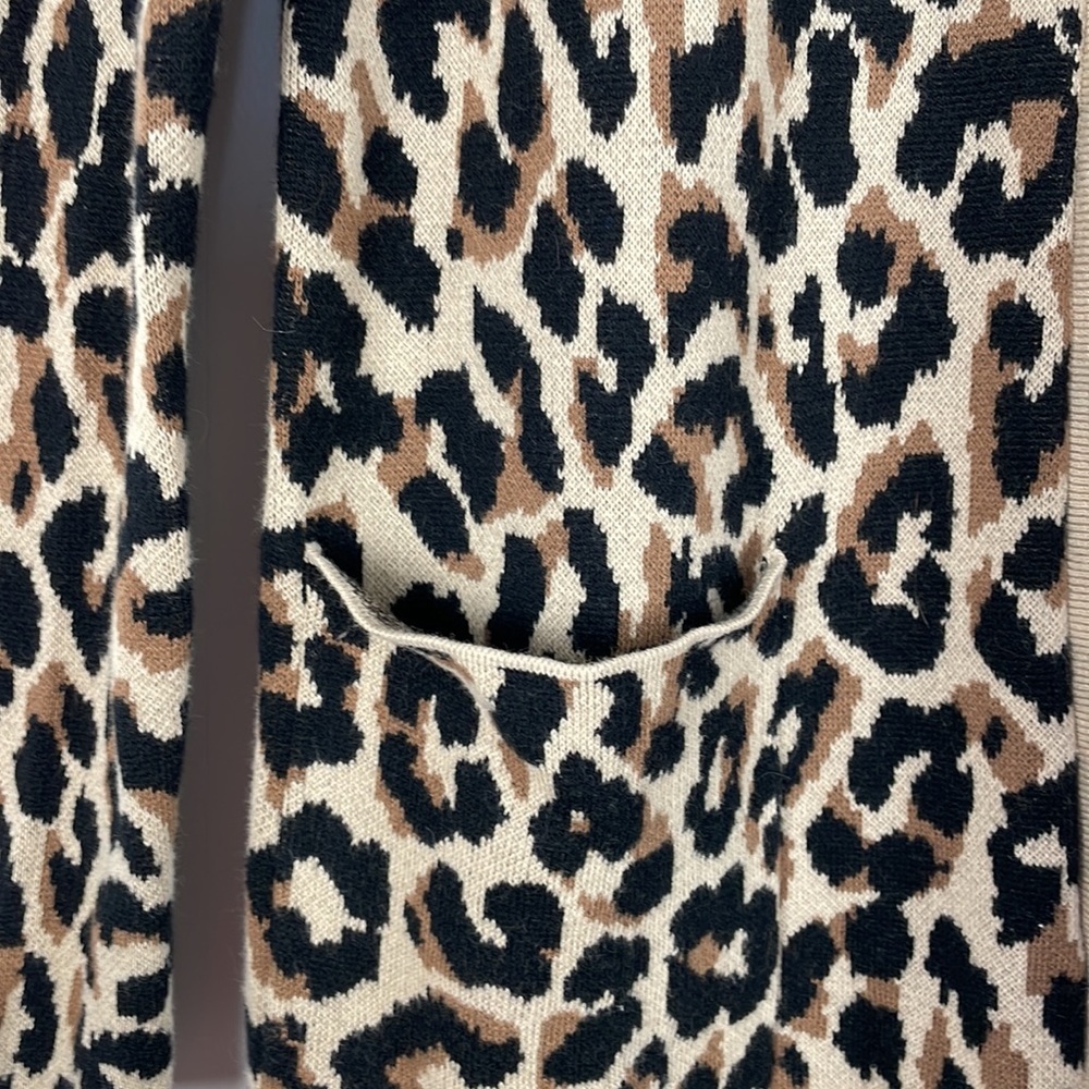 J. Crew cotton long sleeve Leopard print 2 pocket cardigan sweater Size XXSmall - Picture 3 of 7